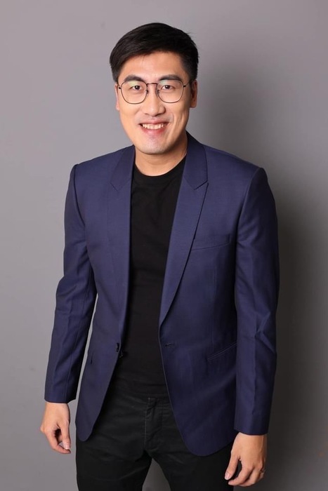 劉亮佐啟英開講全場喊「主任好」　學長邱正喆演說、演唱台下用力甩頭回應圖片