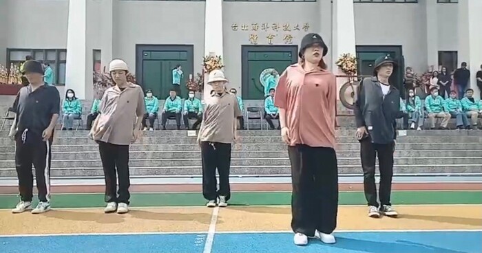 同學跳舞很受歡迎。圖片